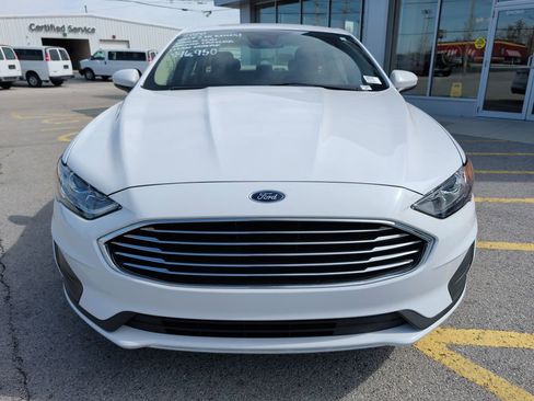Used 2020 Ford Fusion SE image 2