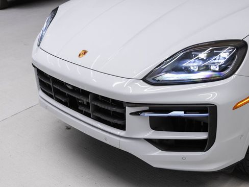 New 2026 Porsche Cayenne Coupe image 33
