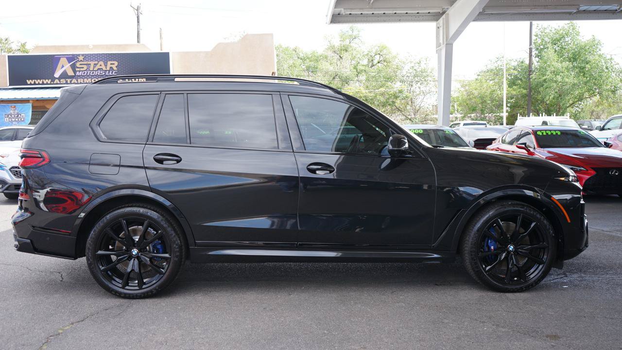 Used 2024 BMW X7 xDrive40i w/ M Sport Package AWD/4WD image 2