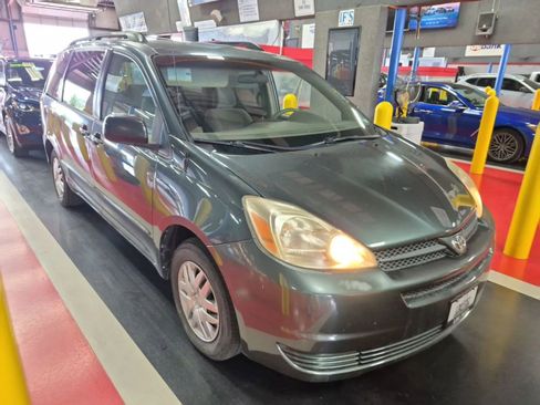 Used 2005 Toyota Sienna CE image 1