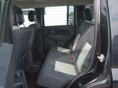 Used 2010 Jeep Liberty Sport image 13