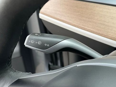 Used 2024 Tesla Model Y Long Range image 38