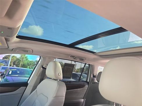 Used 2024 Volkswagen Atlas SE w/ Panoramic Sunroof Package FWD image 28