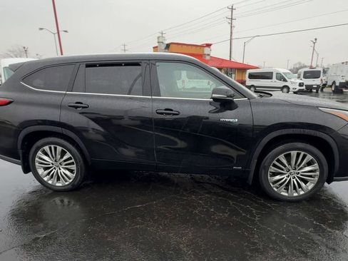 Used 2021 Toyota Highlander Platinum image 9