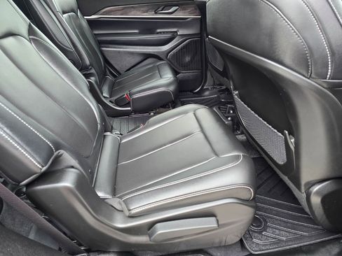 Used 2025 Jeep Grand Cherokee L Limited w/ Luxury Tech Group II AWD/4WD image 44