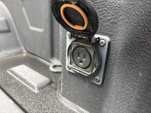 Used 2020 GMC Sierra 1500 SLT w/ SLT Convenience Package image 31