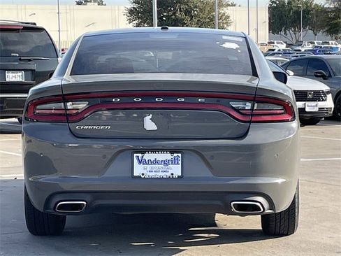 Used 2019 Dodge Charger SXT image 5