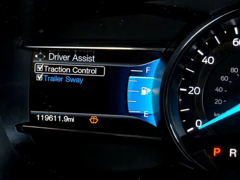Used 2016 Ford Explorer XLT w/ Equipment Group 202A AWD/4WD image 32