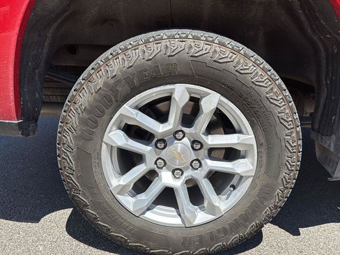 Used 2023 Chevrolet Silverado 1500 LT AWD/4WD image 13