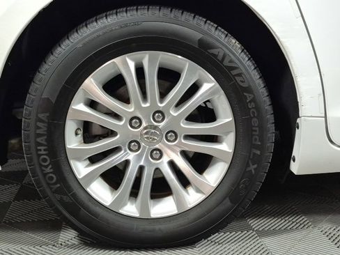 Used 2013 Toyota Sienna XLE image 29