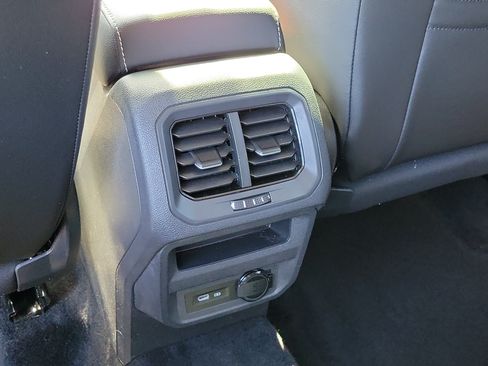 Used 2023 Volkswagen Tiguan SE FWD image 15
