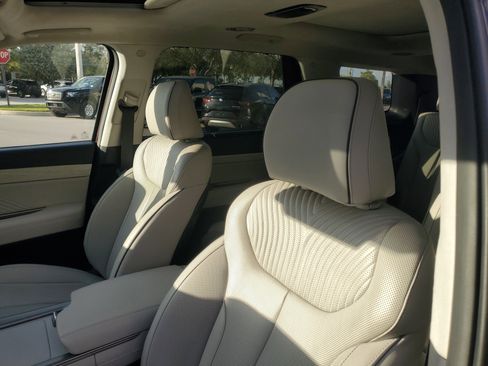 Used 2024 Hyundai Palisade Calligraphy image 18