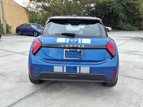 Used 2025 MINI Cooper 2-Door Hardtop image 6