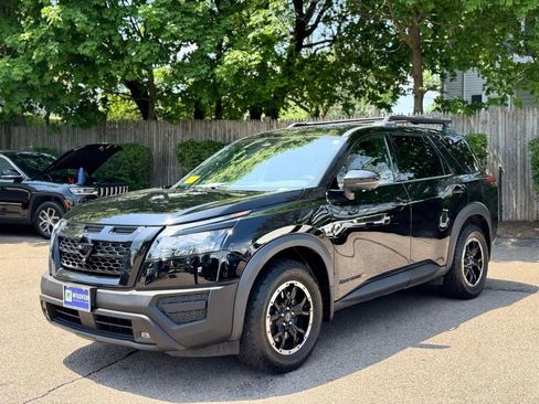 Used 2024 Nissan Pathfinder Rock Creek AWD/4WD image 2