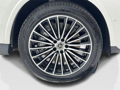 Used 2025 Mercedes-Benz GLC 300 4MATIC image 57