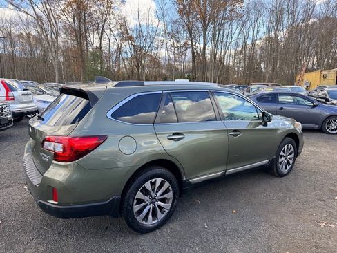 Used 2017 Subaru Outback 2.5i Touring image 8