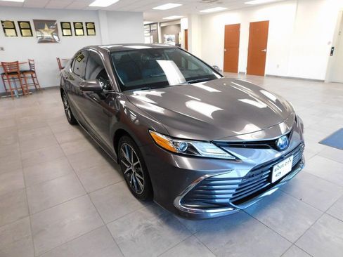 Used 2023 Toyota Camry XLE w/ Navigation Package image 3