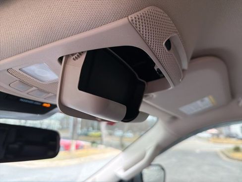 Used 2024 Ford Expedition XLT image 25