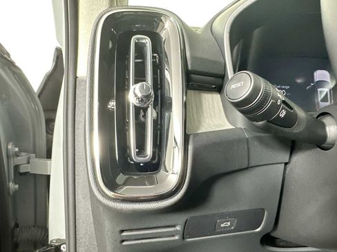 Used 2025 Volvo XC40 B5 Core w/ Protection Package Premier image 10