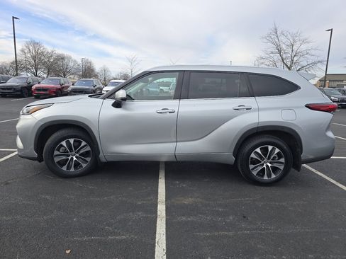 Used 2021 Toyota Highlander XLE image 16