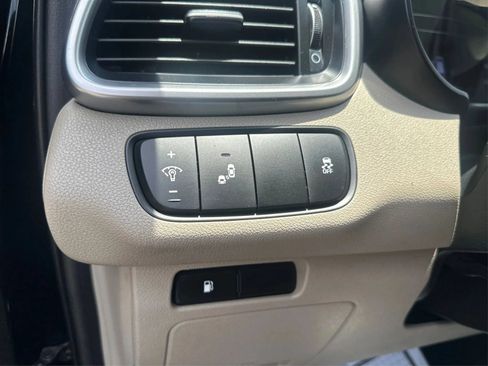 Used 2020 Kia Sorento S FWD image 19