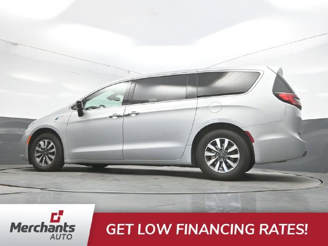 Used 2024 Chrysler Pacifica Limited FWD image 24