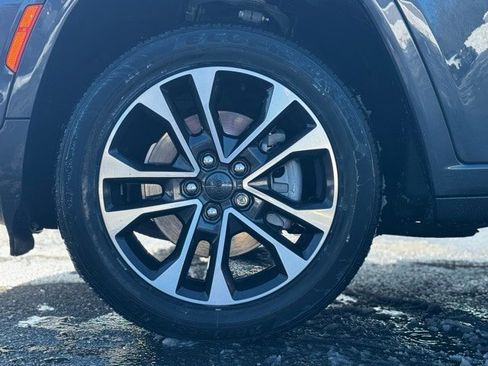 Used 2021 Jeep Grand Cherokee L Overland w/ Luxury Tech Group IV image 3