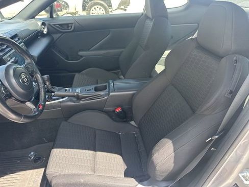 Certified 2022 Toyota GR86 image 3