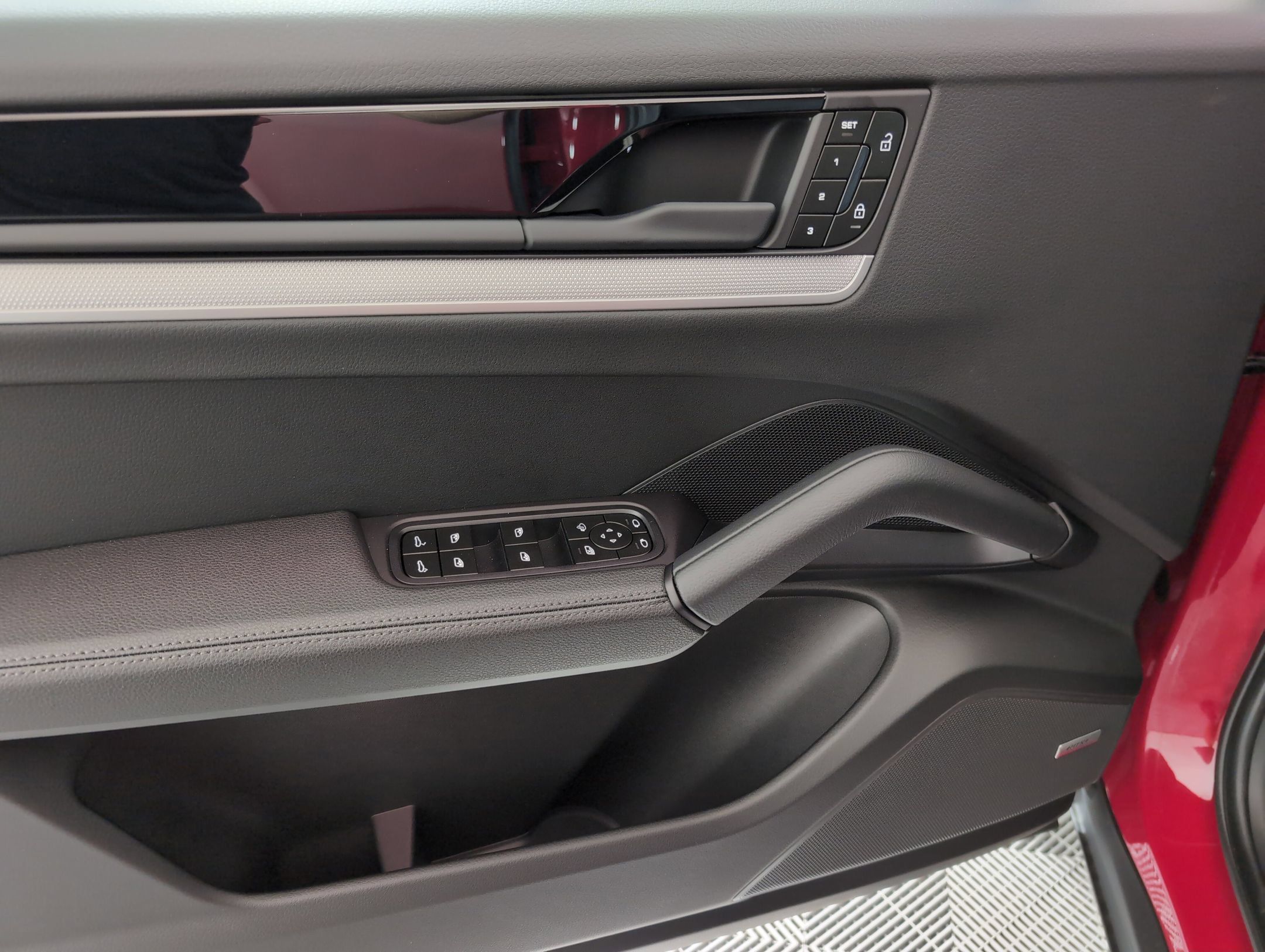 Certified 2025 Porsche Cayenne AWD/4WD image 17