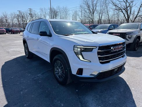 Used 2025 GMC Acadia Elevation image 7