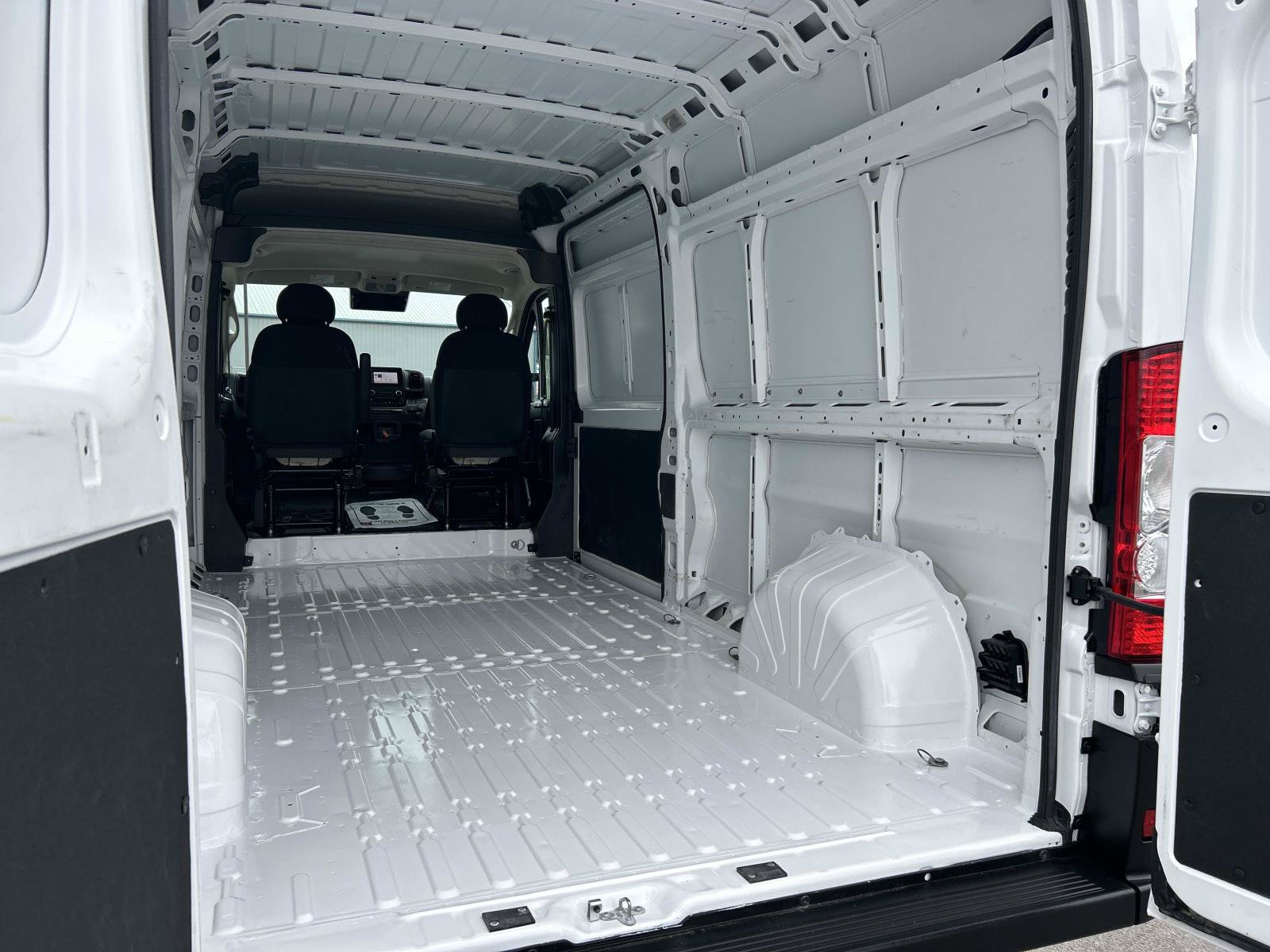 Used 2024 RAM ProMaster 3500 w/ Upfitter's Prep Package FWD image 19