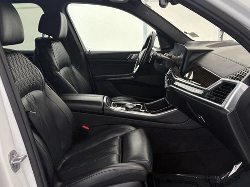 Used 2025 BMW X5 xDrive50e AWD/4WD image 27