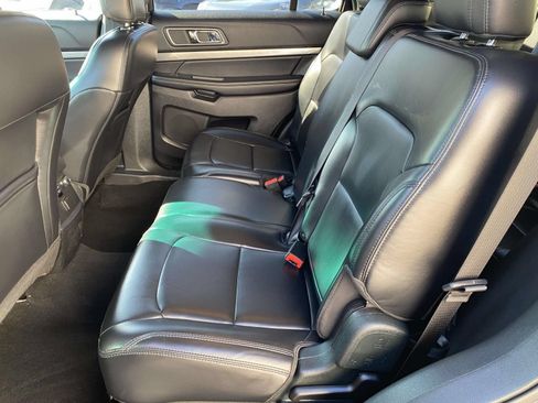 Used 2019 Ford Explorer XLT w/ Equipment Group 202A AWD/4WD image 11