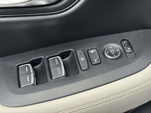 Used 2024 Honda HR-V EX-L image 17