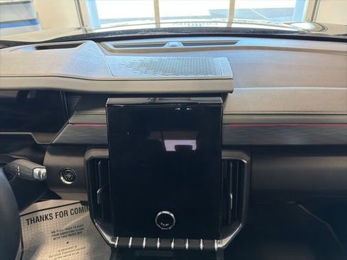 Used 2025 GMC Acadia AT4 w/ Luxury Package AWD/4WD image 28