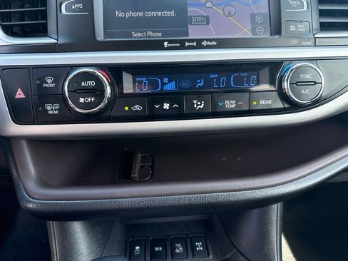 Used 2019 Toyota Highlander XLE AWD/4WD image 21