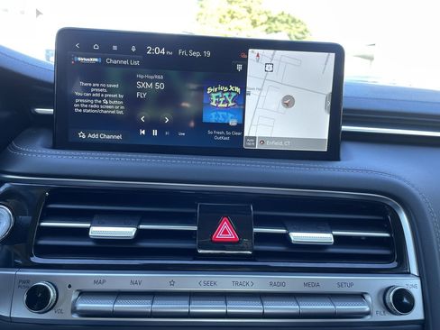 Used 2025 Genesis G70 2.5T image 13