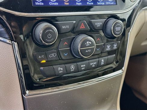 Used 2020 Jeep Grand Cherokee Limited AWD/4WD image 18