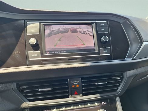 Used 2024 Volkswagen Jetta SE image 14