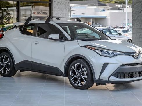 Used 2020 Toyota C-HR XLE FWD image 4