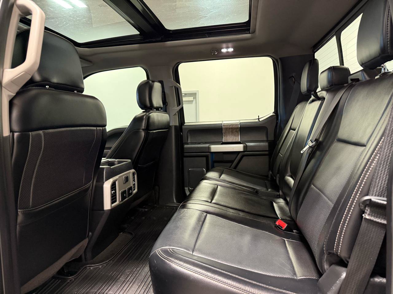 Used 2019 Ford F250 Lariat w/ Lariat Ultimate Package AWD/4WD image 26