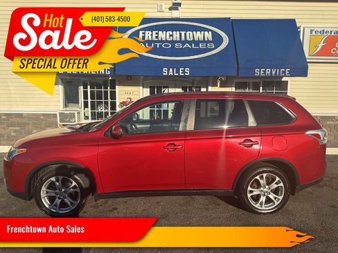 Used 2015 Mitsubishi Outlander SE image 1