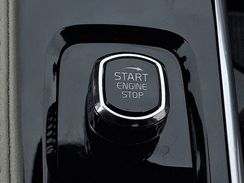 Used 2023 Volvo XC90 B6 Ultimate w/ Protection Package Premier image 24