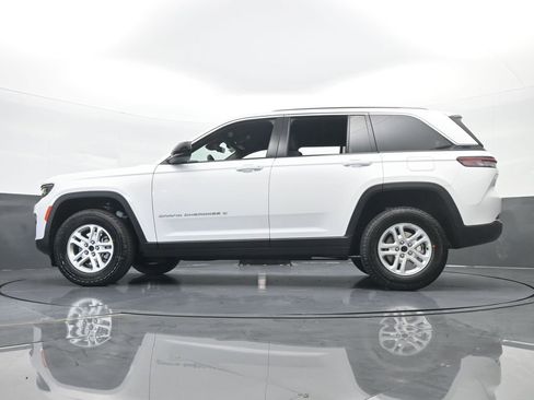 Used 2025 Jeep Grand Cherokee Laredo image 49