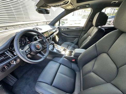 Used 2026 Porsche Macan AWD/4WD image 4