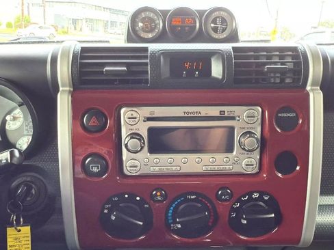 Used 2011 Toyota FJ Cruiser 4WD image 18