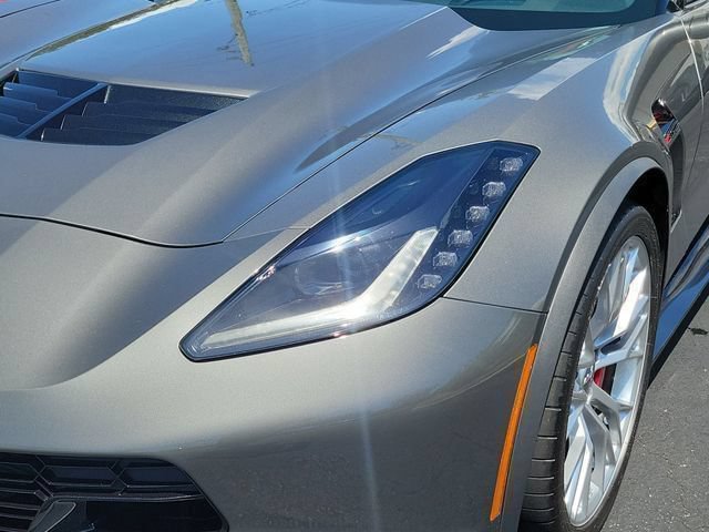Used 2015 Chevrolet Corvette Z06 w/ 3LZ Preferred Equipment Group RWD image 8