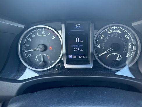 Used 2019 Toyota Tacoma Limited RWD image 8
