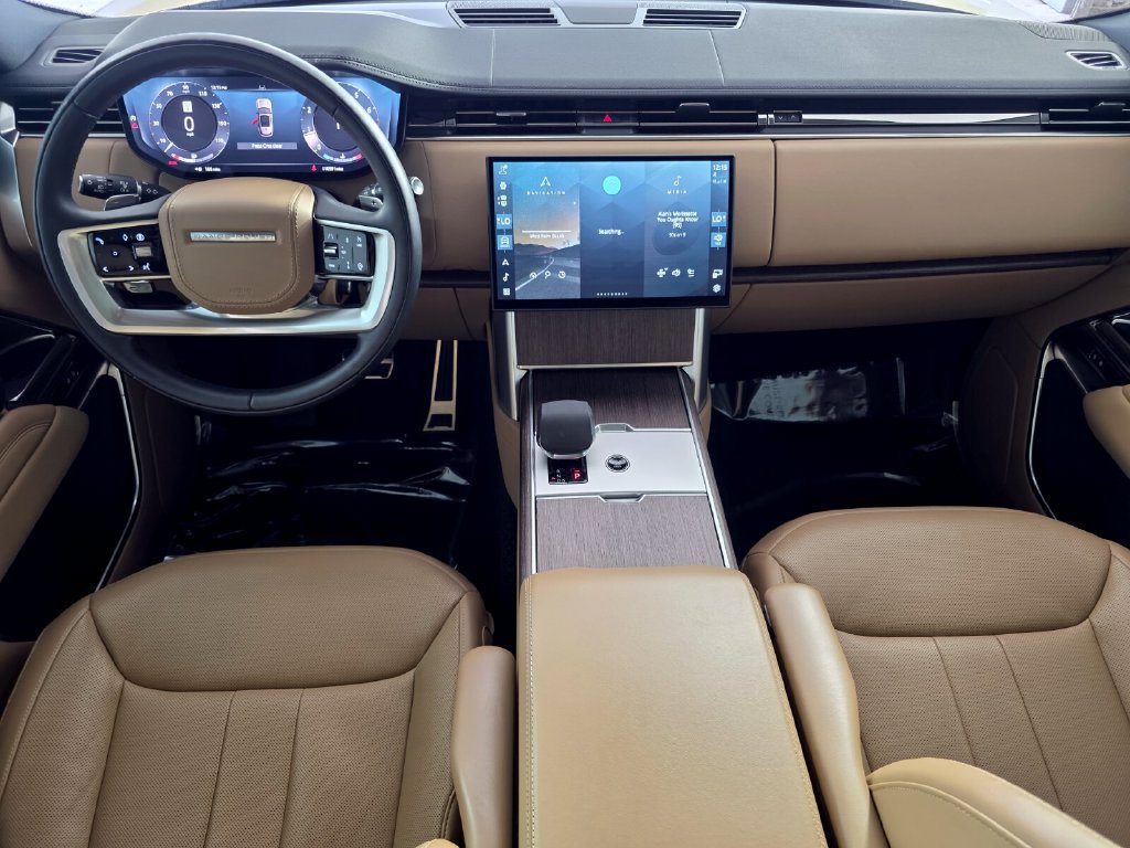 Used 2025 Land Rover Range Rover SE AWD/4WD image 13