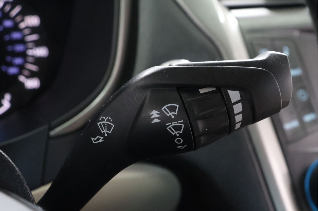 Used 2017 Ford Fusion SE FWD image 17